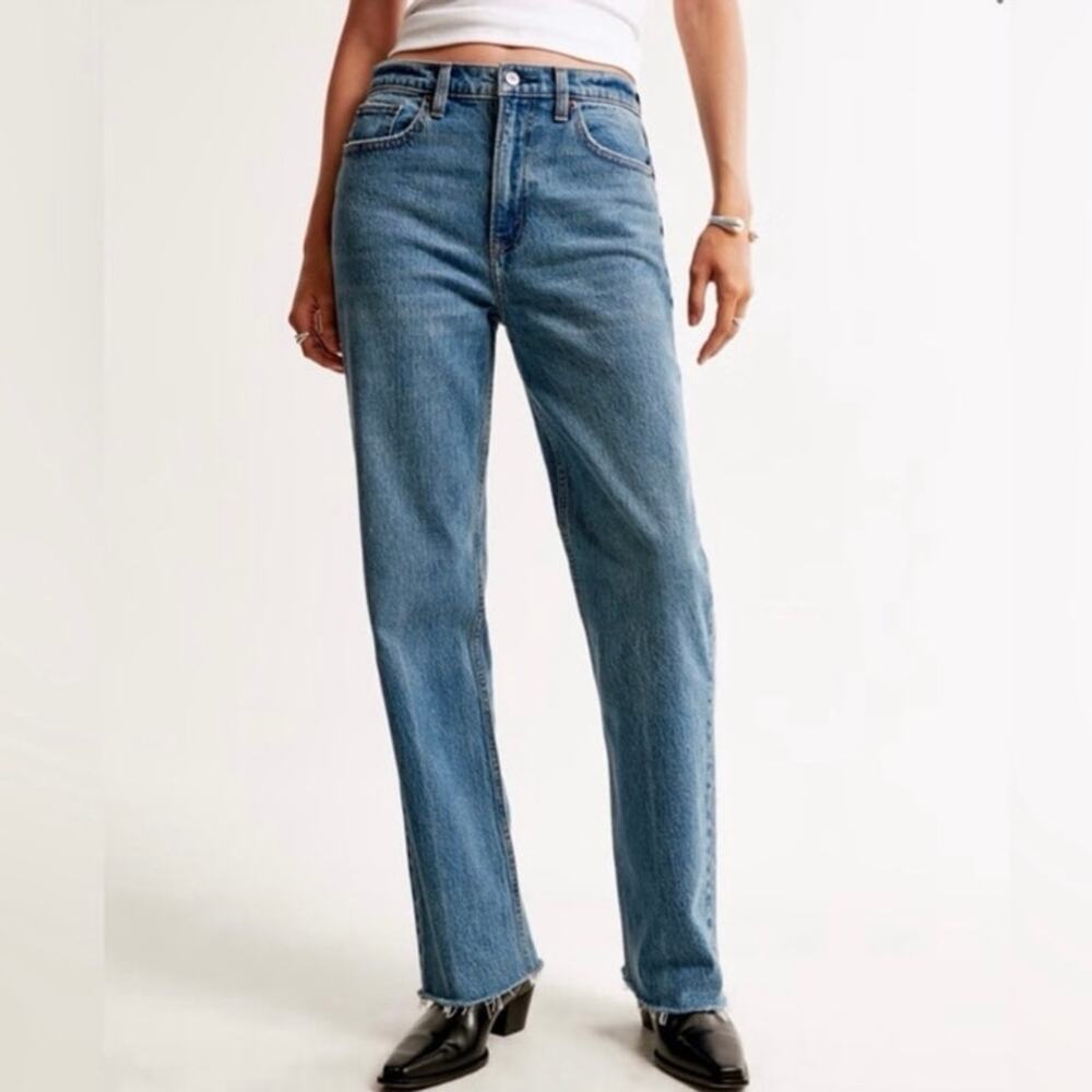 Abercrombie & Fitch High Rise Vintage Straight Jeans Size 25/0 Short Raw Hem